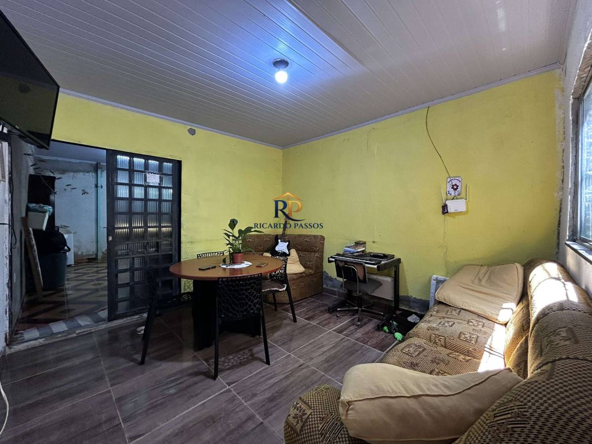 Casa com 2 Quartos em  Meio Lote de 64 m² | A Menos de 20 m da Parada de Ônibus - Ricardo Passos - Corretor de Imóveis
