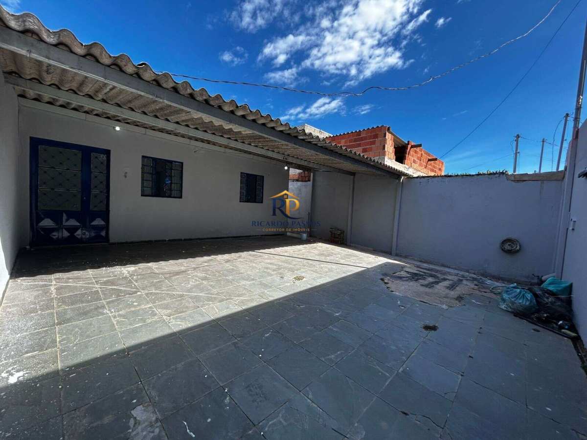 Casa com 2 Quartos, Garagem para 5 Carros e Quintal Grande no Itapoã - Ricardo Passos - Corretor de Imóveis